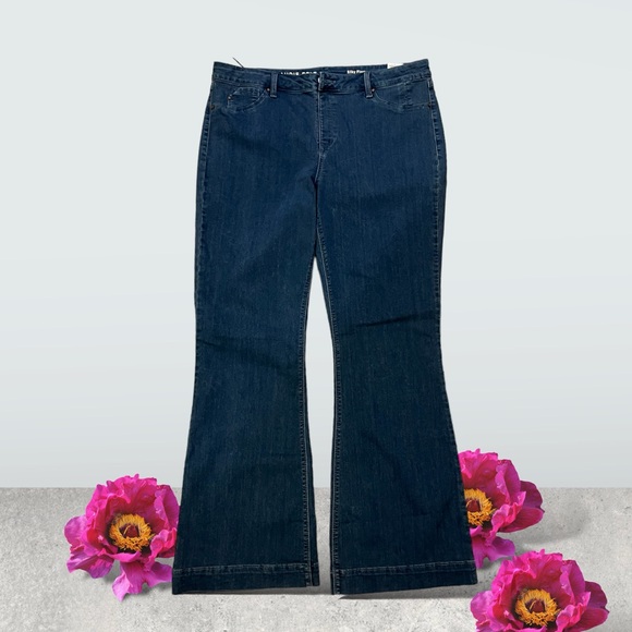Laurie Felt Los Angeles Silky Flare with Vital Stretch Technology Jeans - Picture 9 of 15